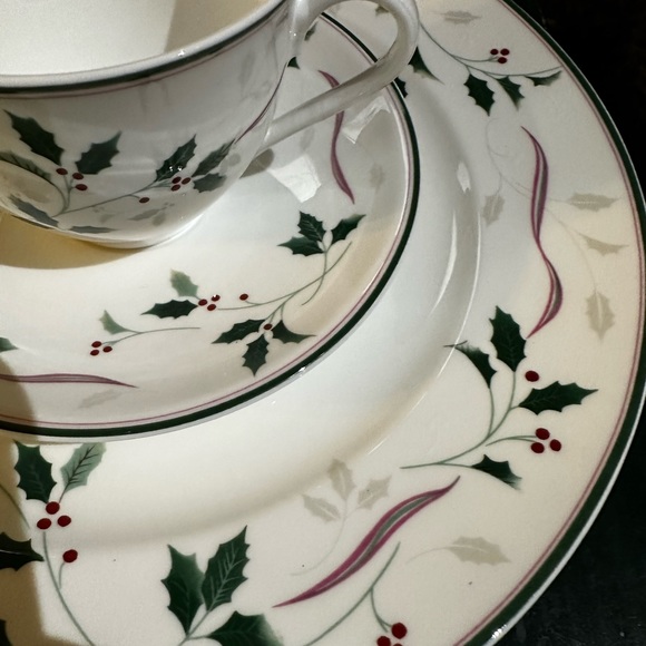Holiday Splendor by Mikasa. 3 pc set Bone China Y1025 place setting fo… - Picture 7 of 10